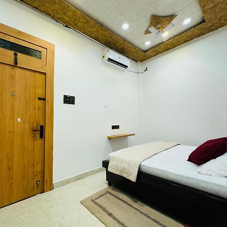 Aura Homestay Varanasi Exterior photo